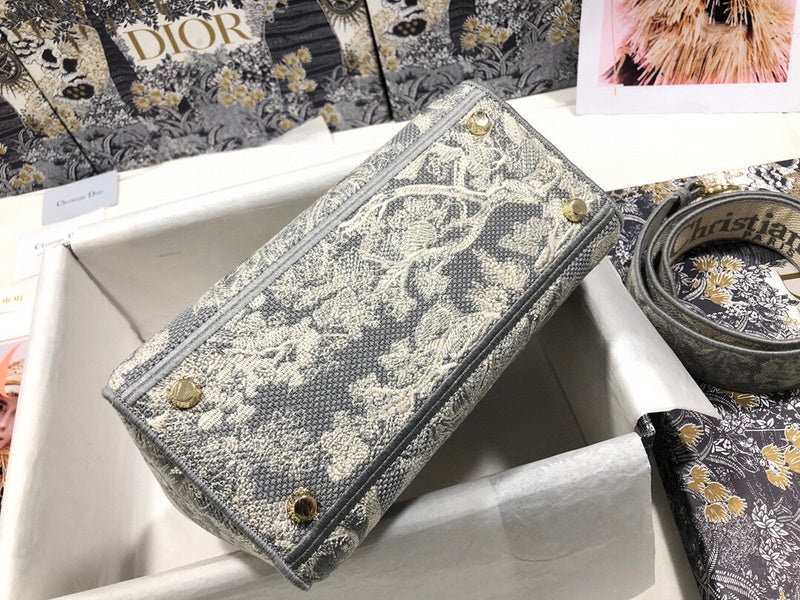 Dragons Bags Detail