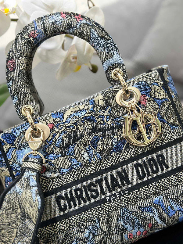 Dragons Bags Detail