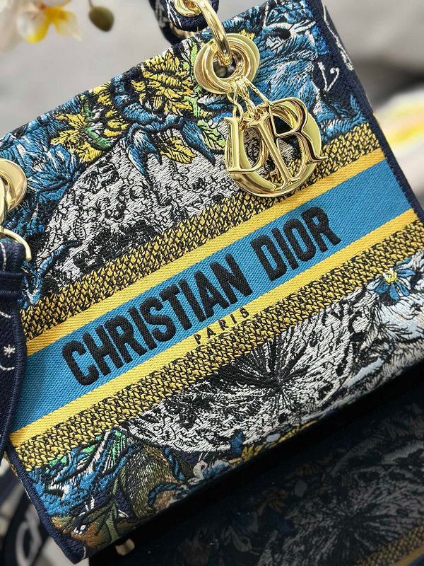 Dragons Bags Detail