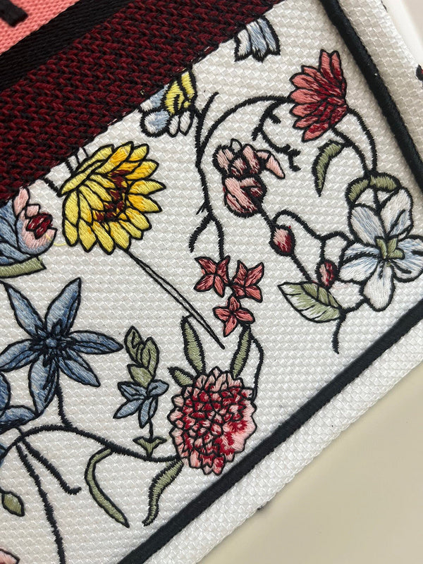 Dragons Bags Detail
