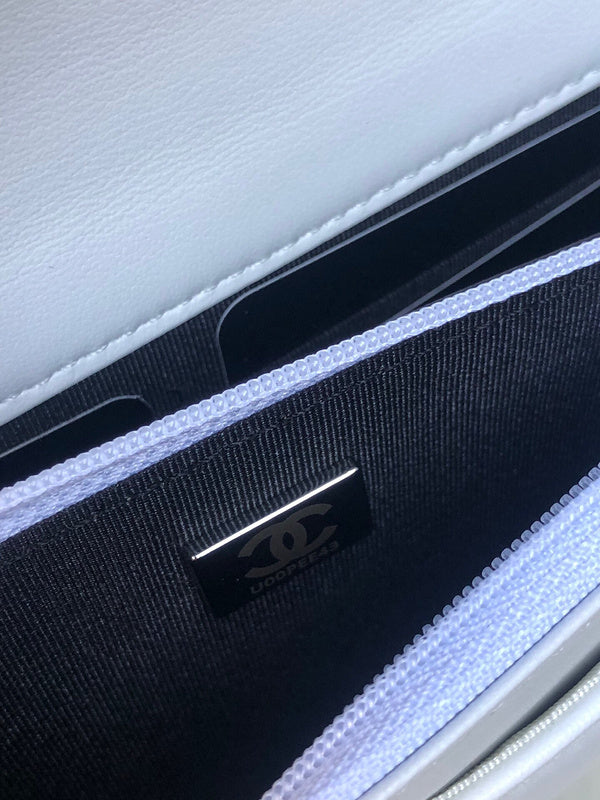 Dragons Bags Detail