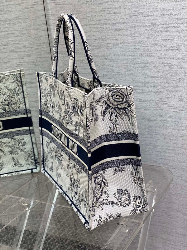 Dragons Bags Detail