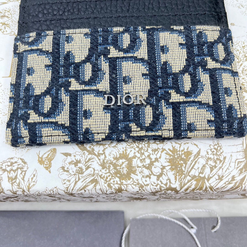 Dragons Bags Detail
