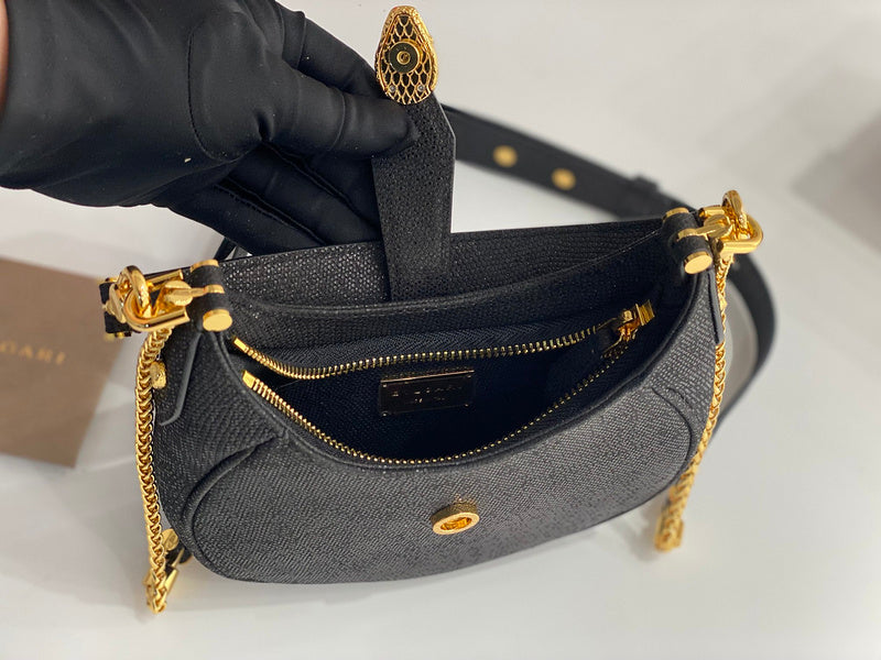 Dragons Bags Detail