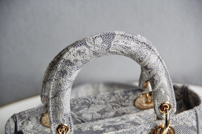 Dragons Bags Detail