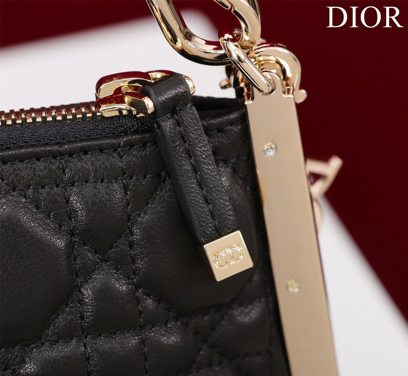 Dragons Bags Detail