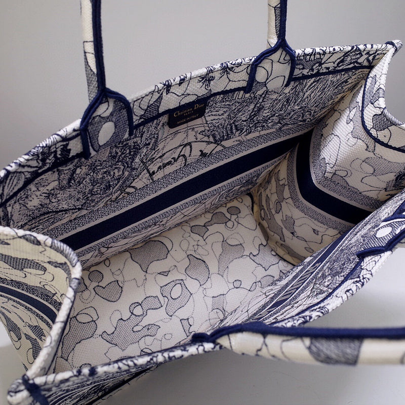 Dragons Bags Detail