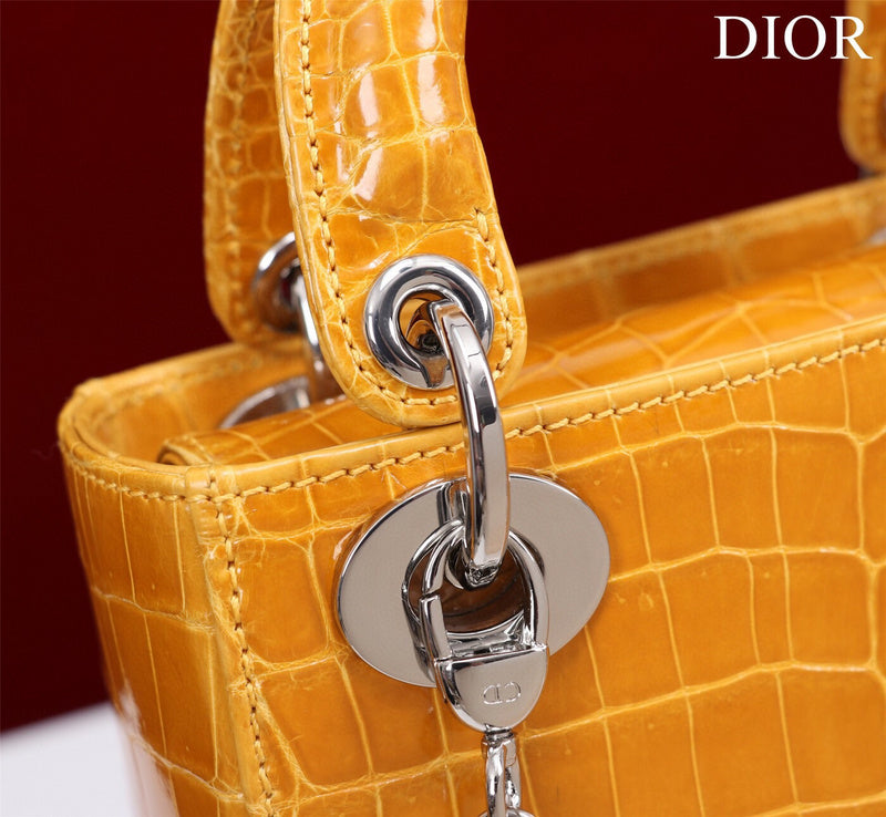 Dragons Bags Detail