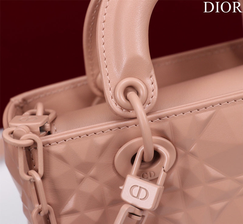 Dragons Bags Detail