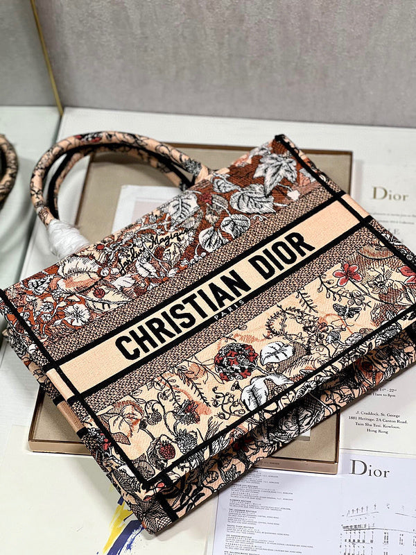 Dragons Bags Detail