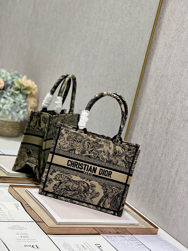 Dragons Bags Detail