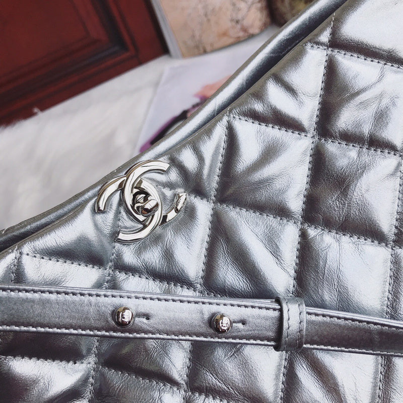 Dragons Bags Detail