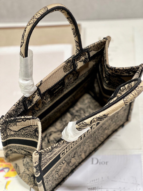 Dragons Bags Detail