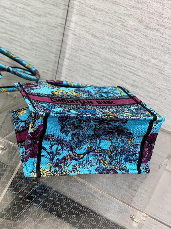 Dragons Bags Detail