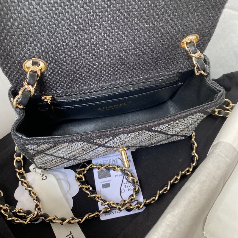 Dragons Bags Detail