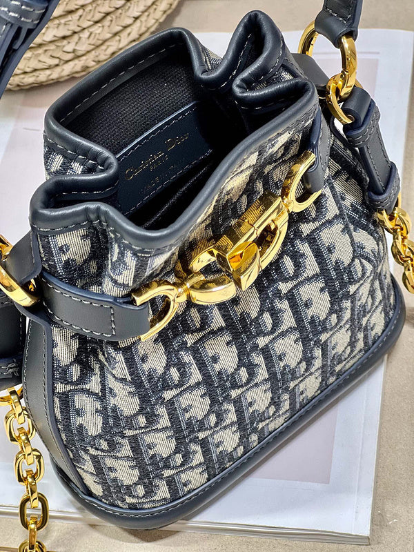 Dragons Bags Detail
