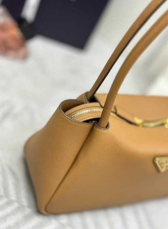 Dragons Bags Detail