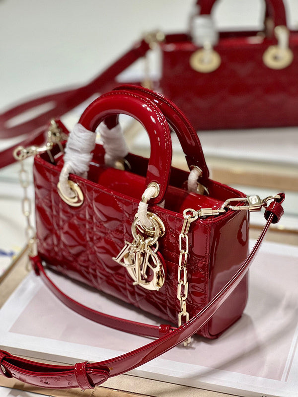 Dragons Bags Detail