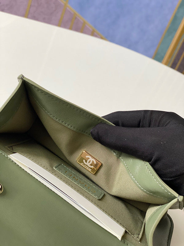 Dragons Bags Detail