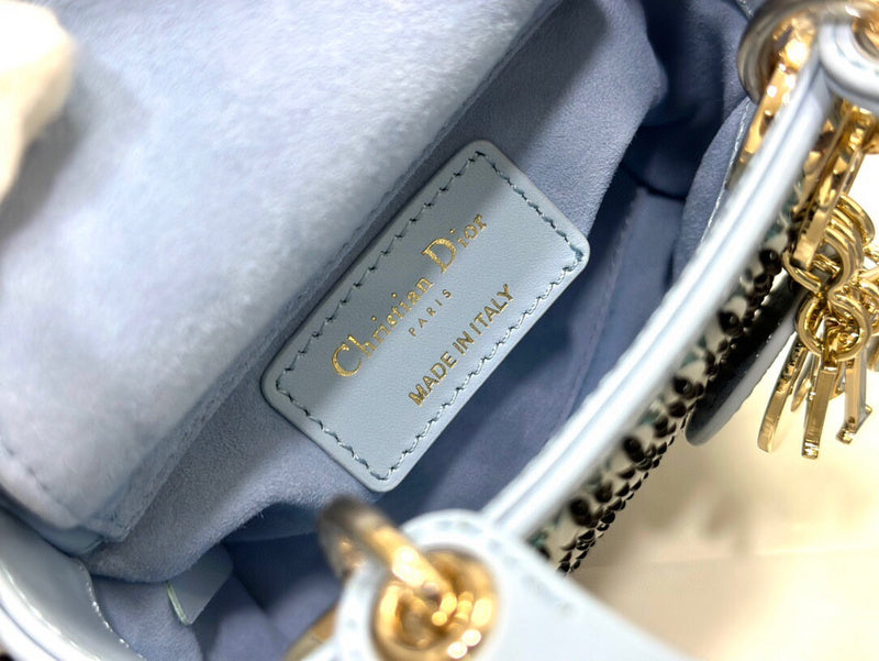 Dragons Bags Detail