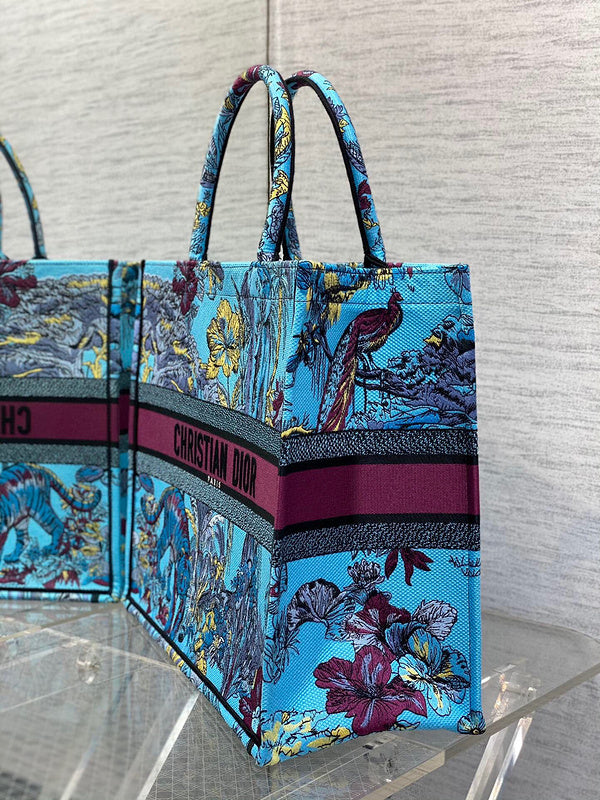 Dragons Bags Detail