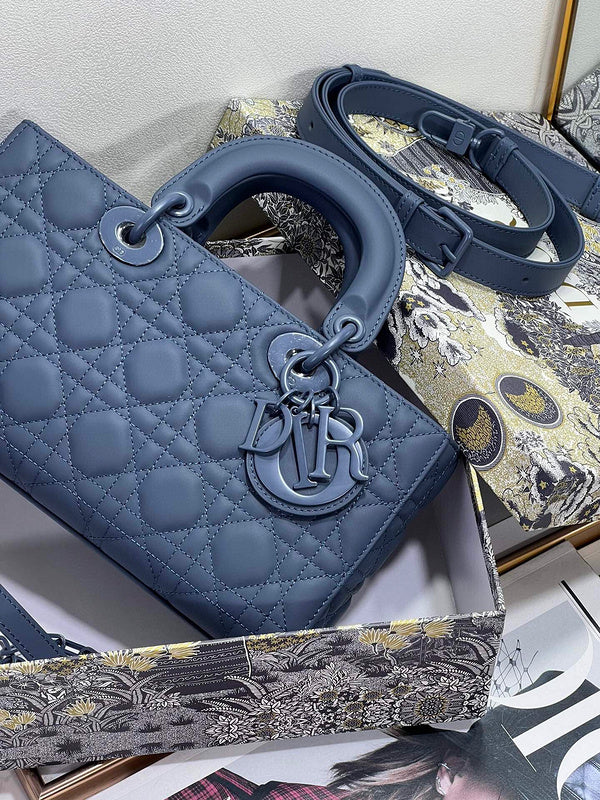 Dragons Bags Detail