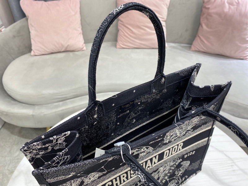 Dragons Bags Detail