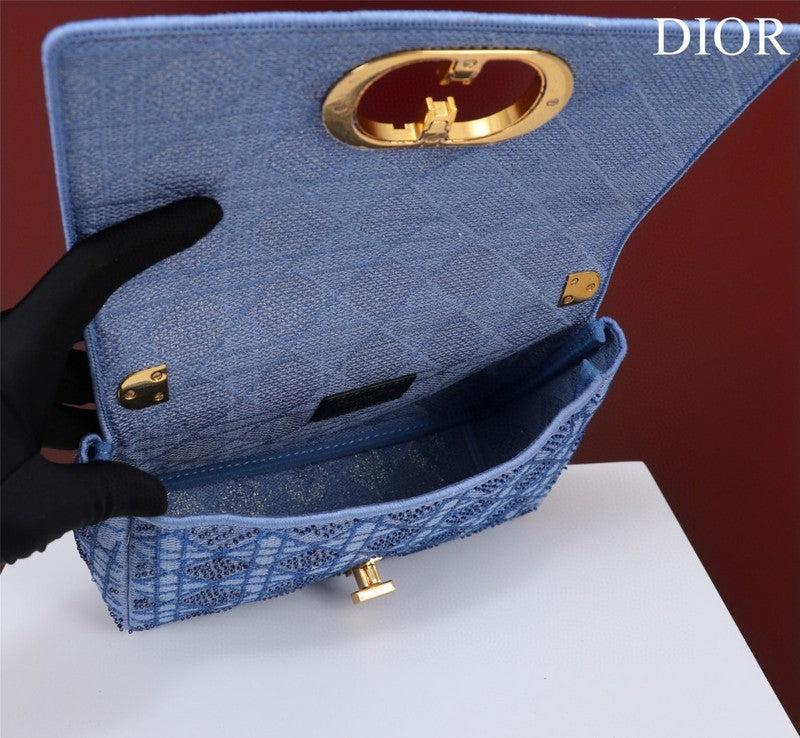 Dragons Bags Detail