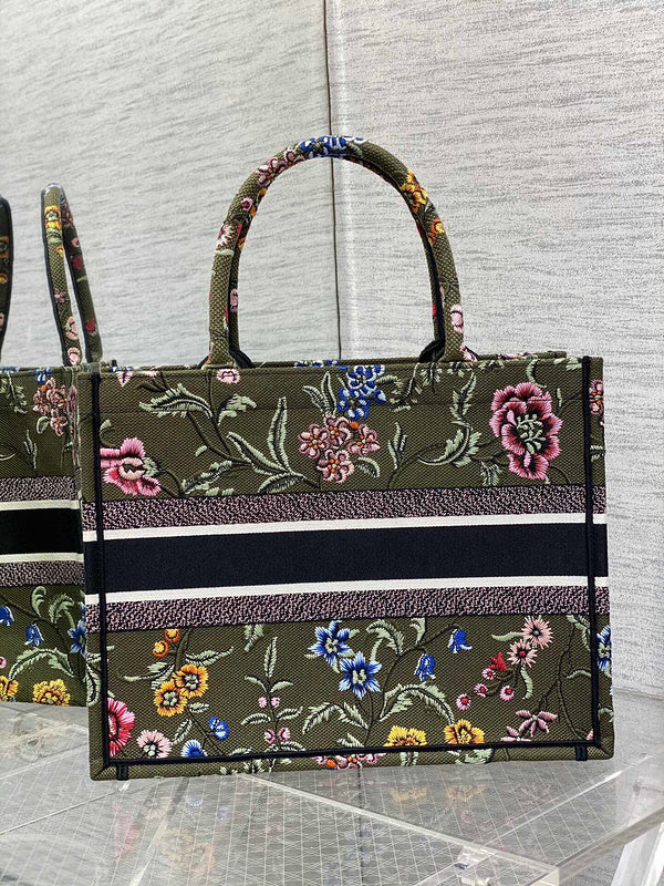 Dragons Bags Detail