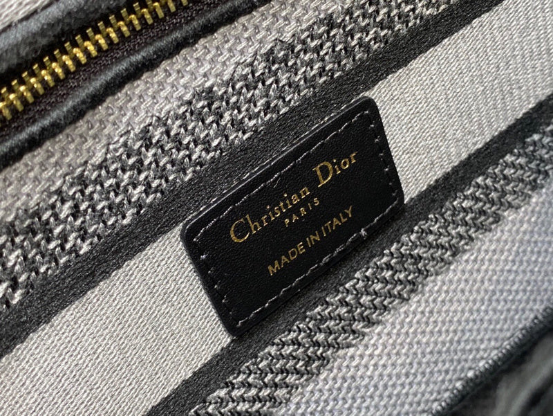 Dragons Bags Detail
