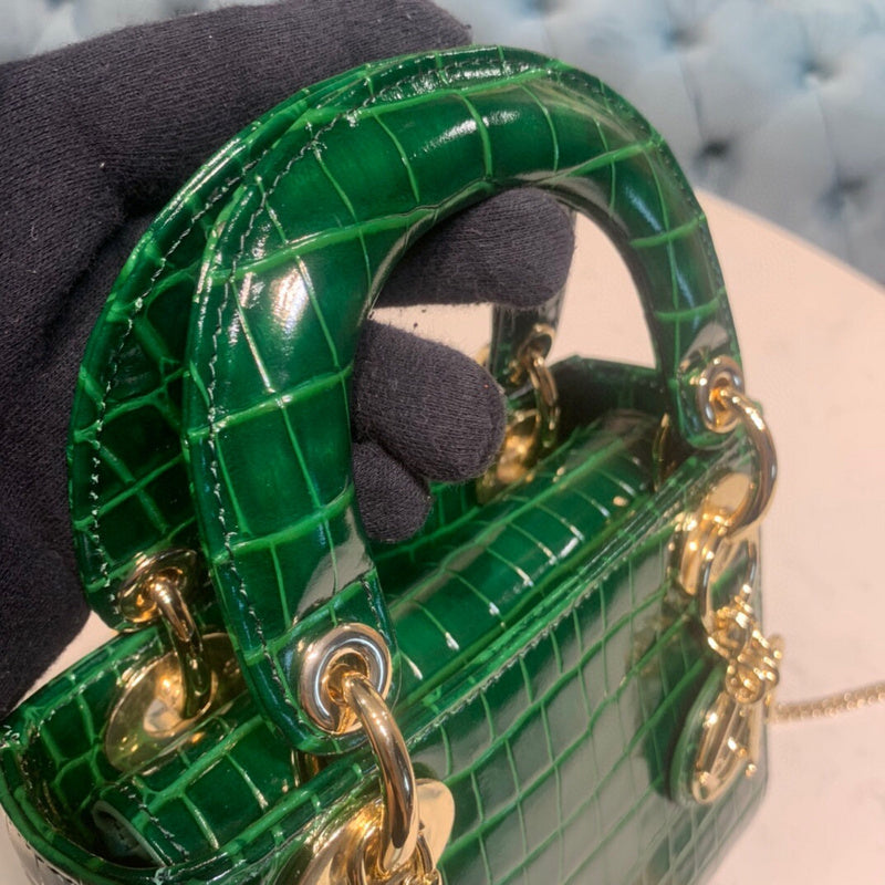 Dragons Bags Detail