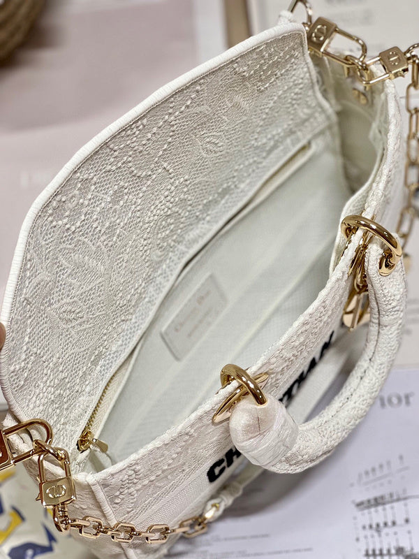 Dragons Bags Detail