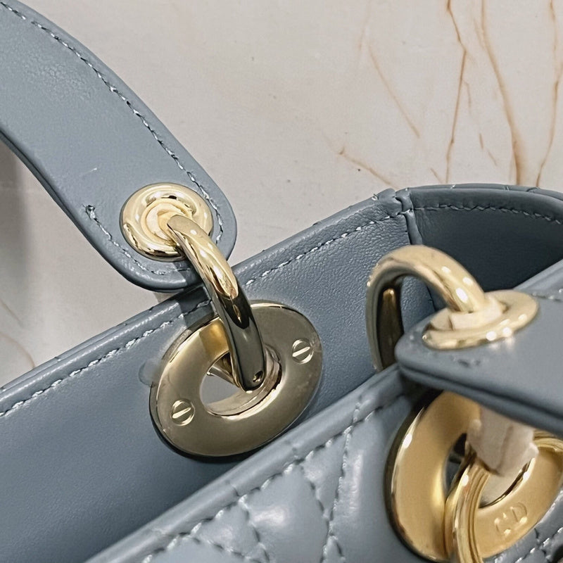 Dragons Bags Detail