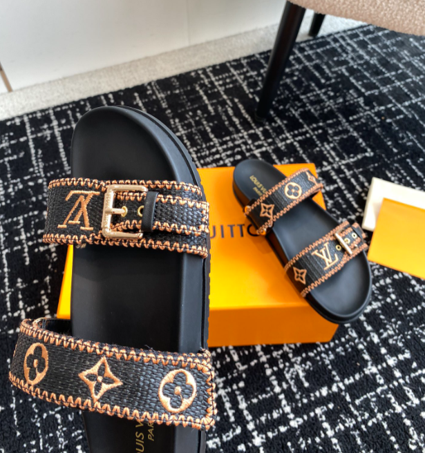 Dragons Bags Detail