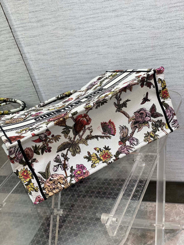 Dragons Bags Detail