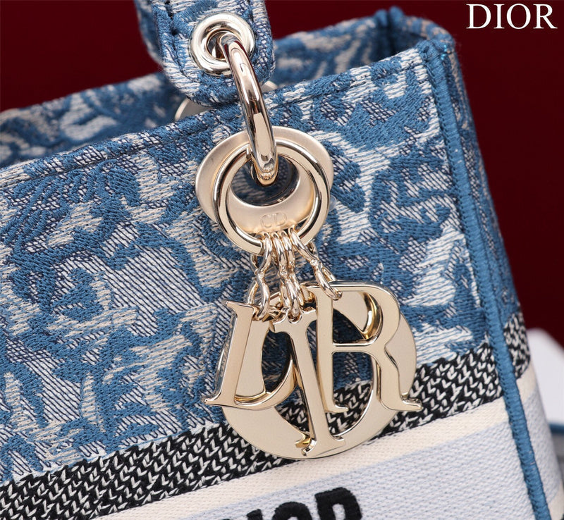 Dragons Bags Detail