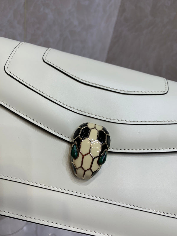 Dragons Bags Detail
