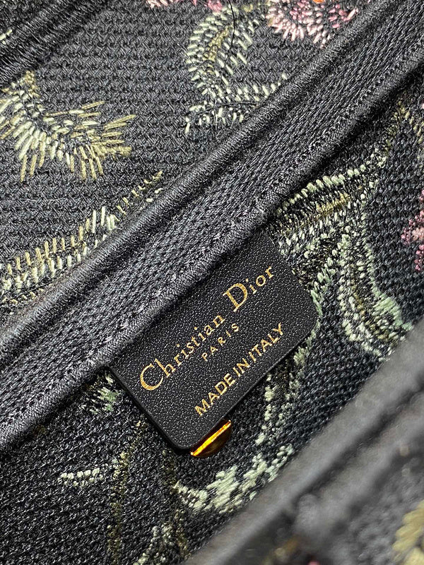 Dragons Bags Detail