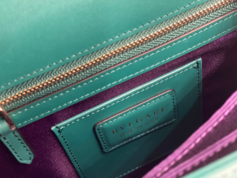 Dragons Bags Detail
