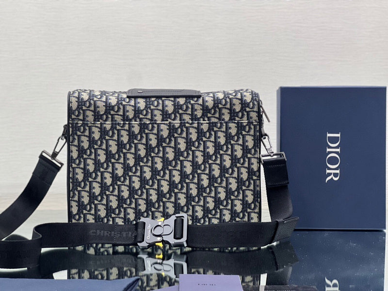 Dragons Bags Detail