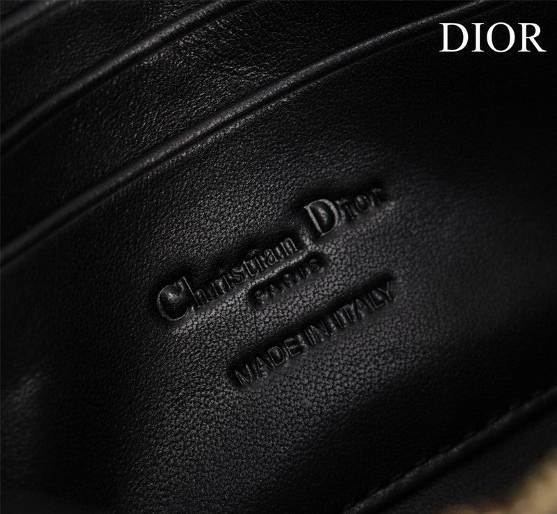 Dragons Bags Detail