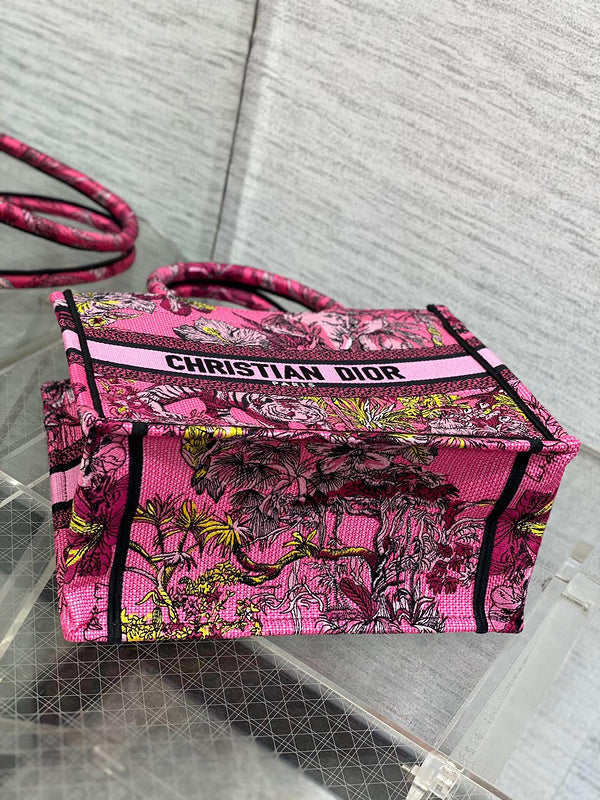 Dragons Bags Detail