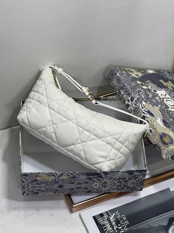 Dragons Bags Detail