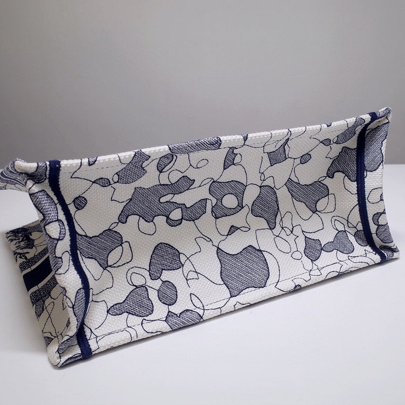Dragons Bags Detail