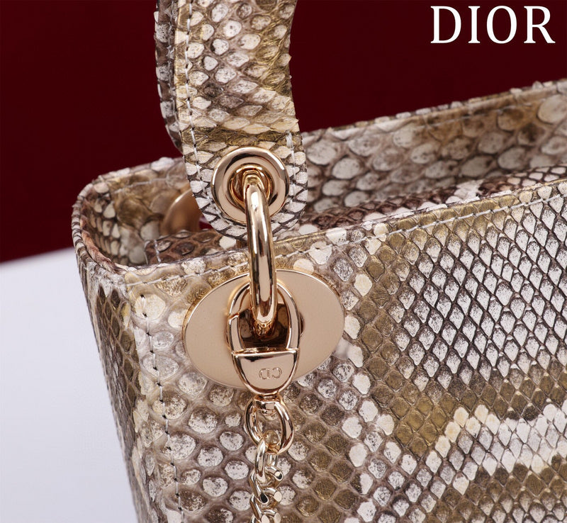 Dragons Bags Detail