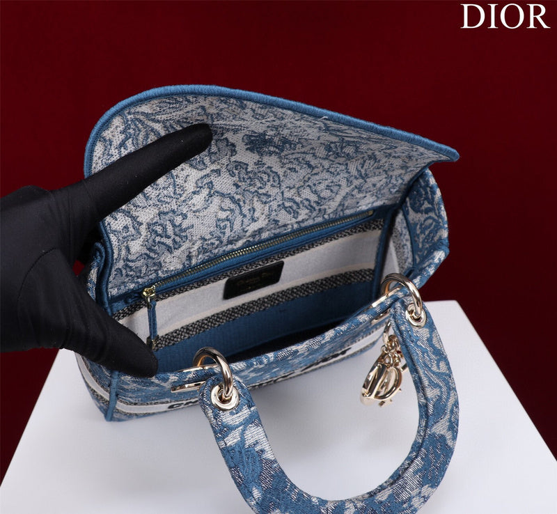 Dragons Bags Detail