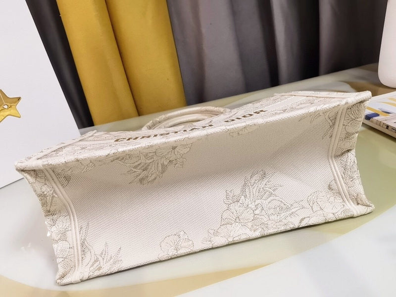Dragons Bags Detail