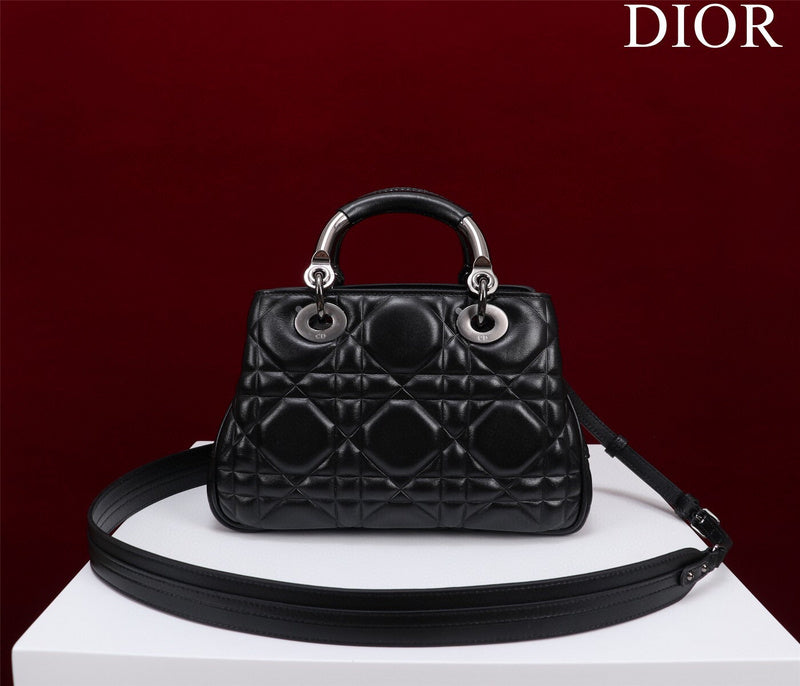 Dragons Bags Detail