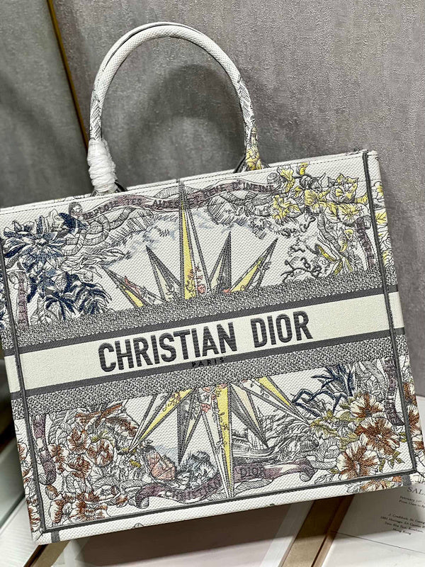 Dragons Bags Detail