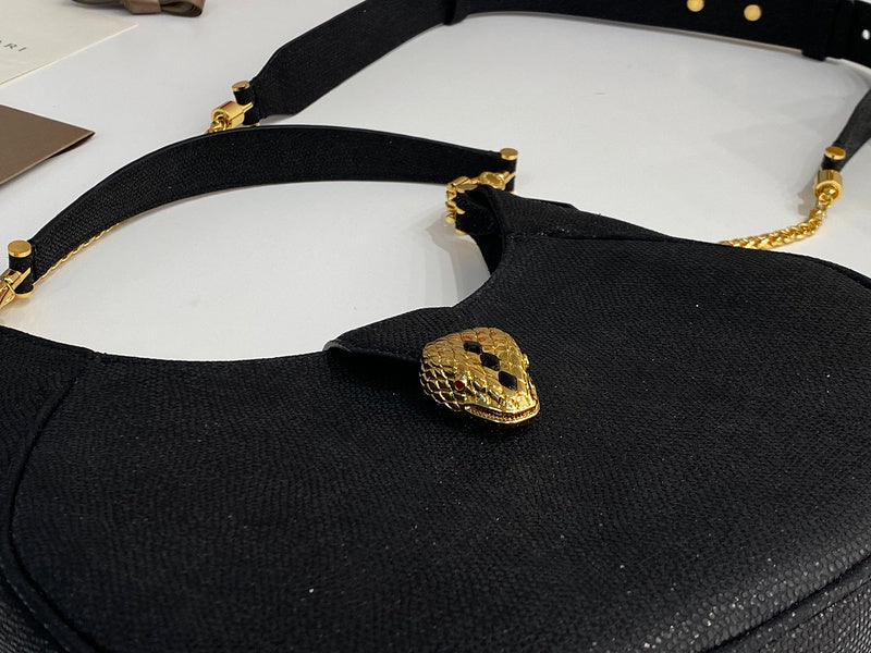 Dragons Bags Detail